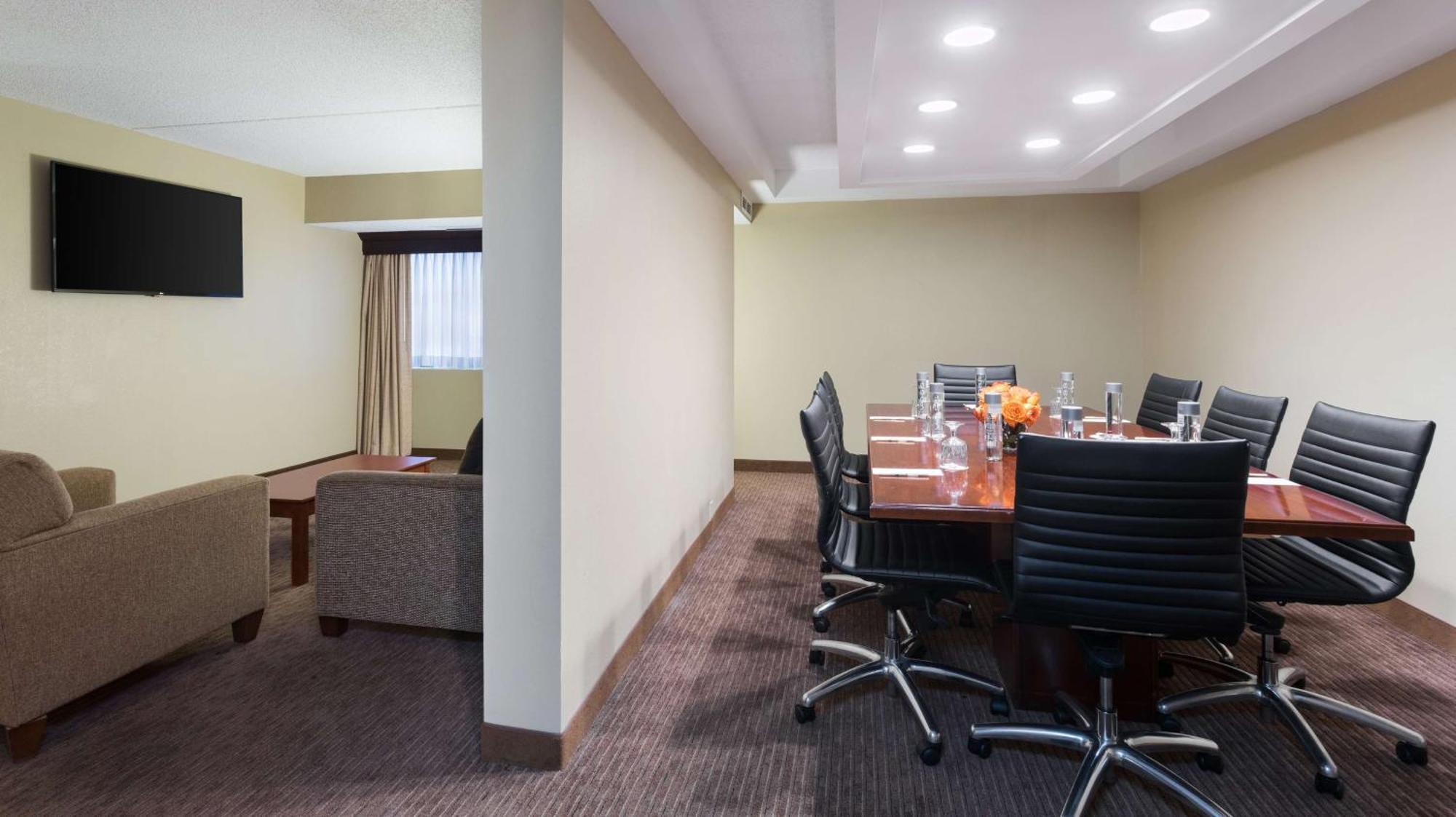 Doubletree Suites By Hilton Hotel Cincinnati - Blue Ash Sharonville Eksteriør bilde