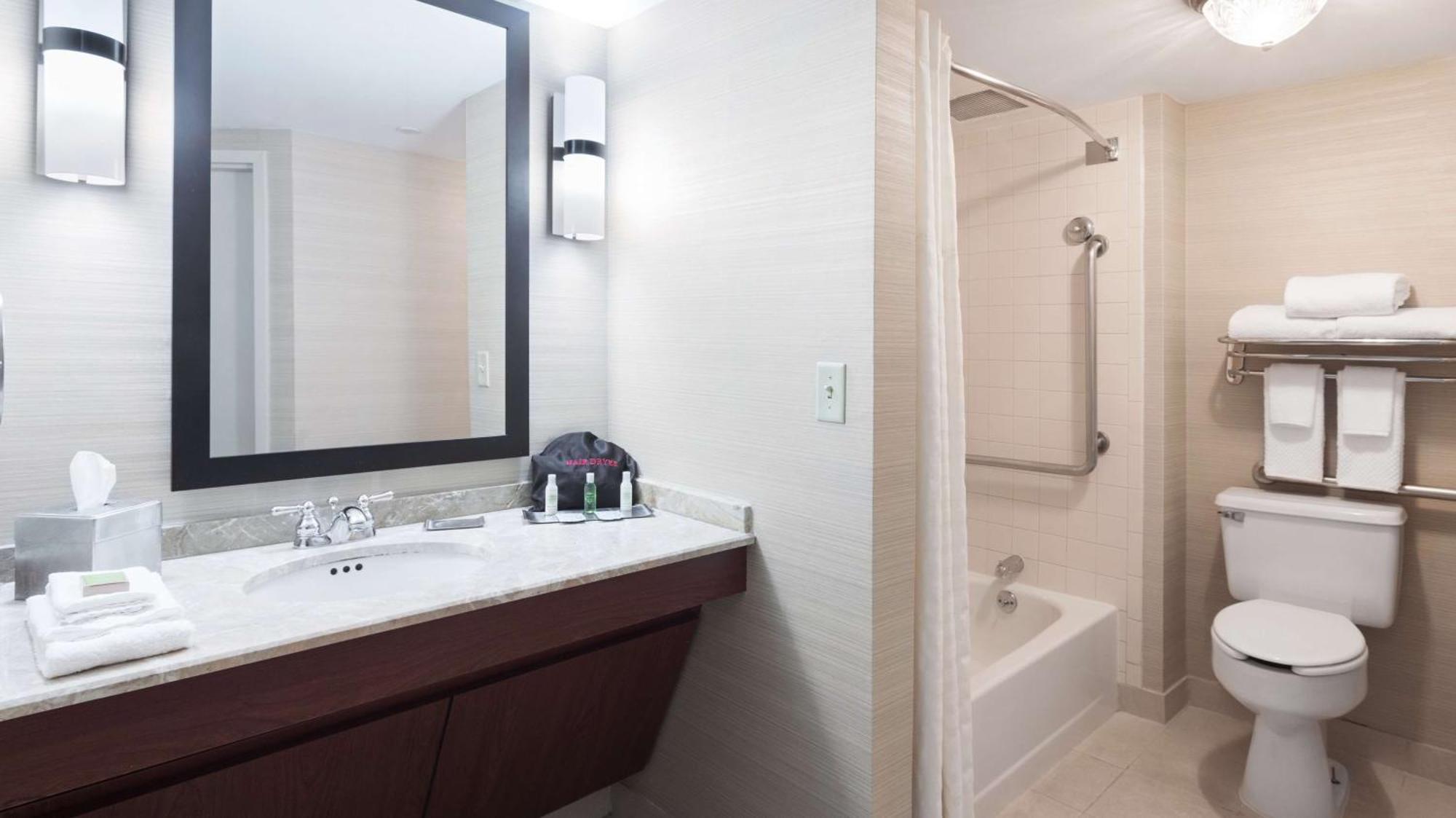 Doubletree Suites By Hilton Hotel Cincinnati - Blue Ash Sharonville Eksteriør bilde