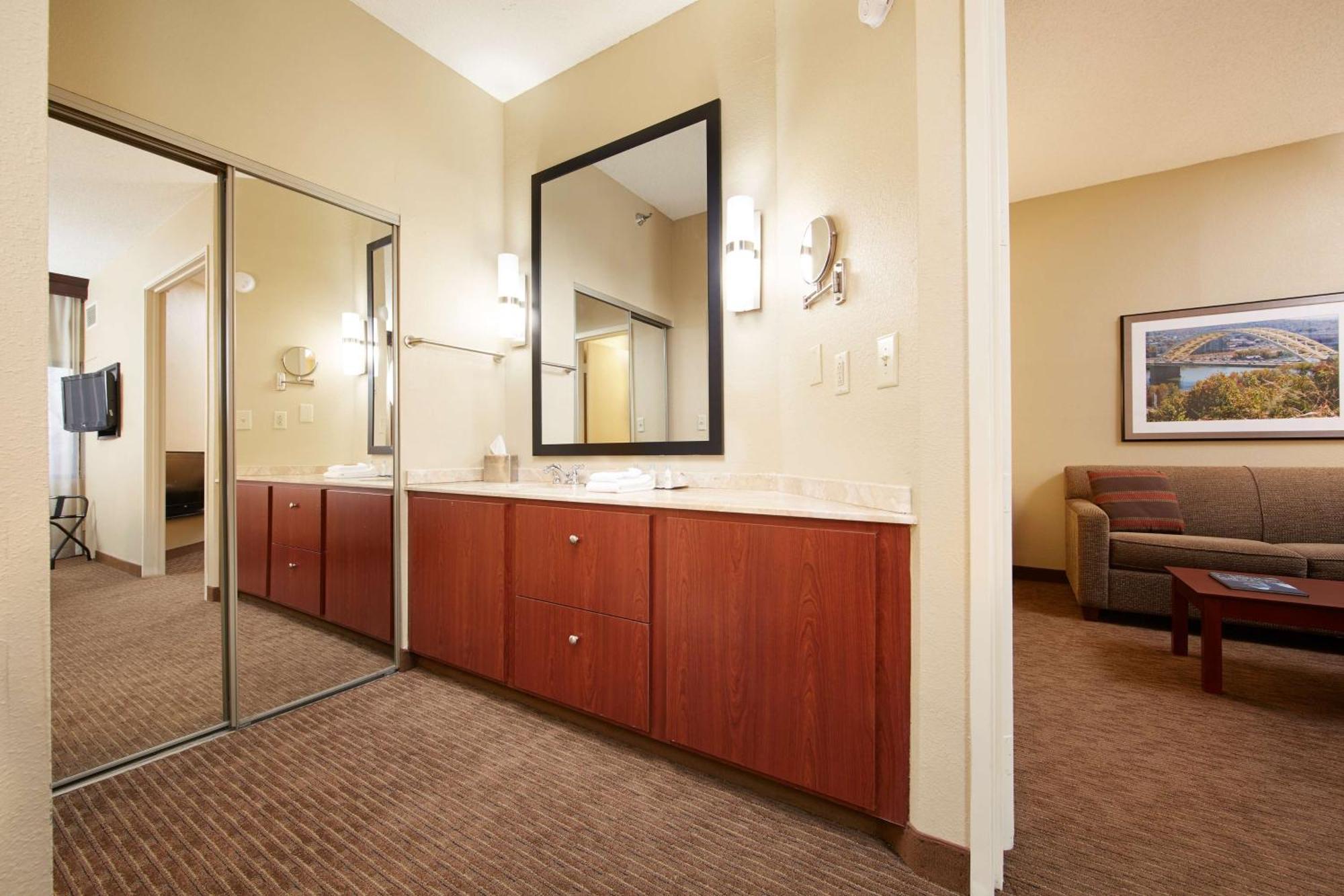 Doubletree Suites By Hilton Hotel Cincinnati - Blue Ash Sharonville Eksteriør bilde